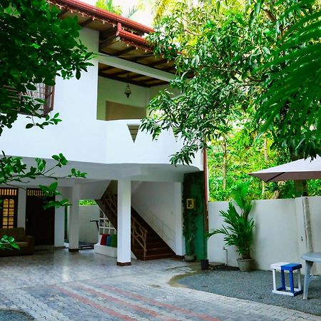 Eden Villa Hikkaduwa Buitenkant foto