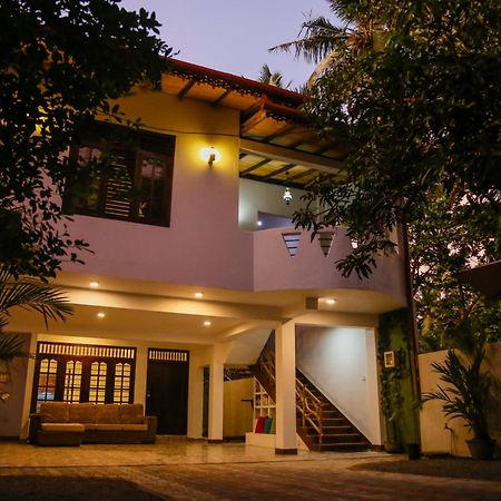 Eden Villa Hikkaduwa Buitenkant foto