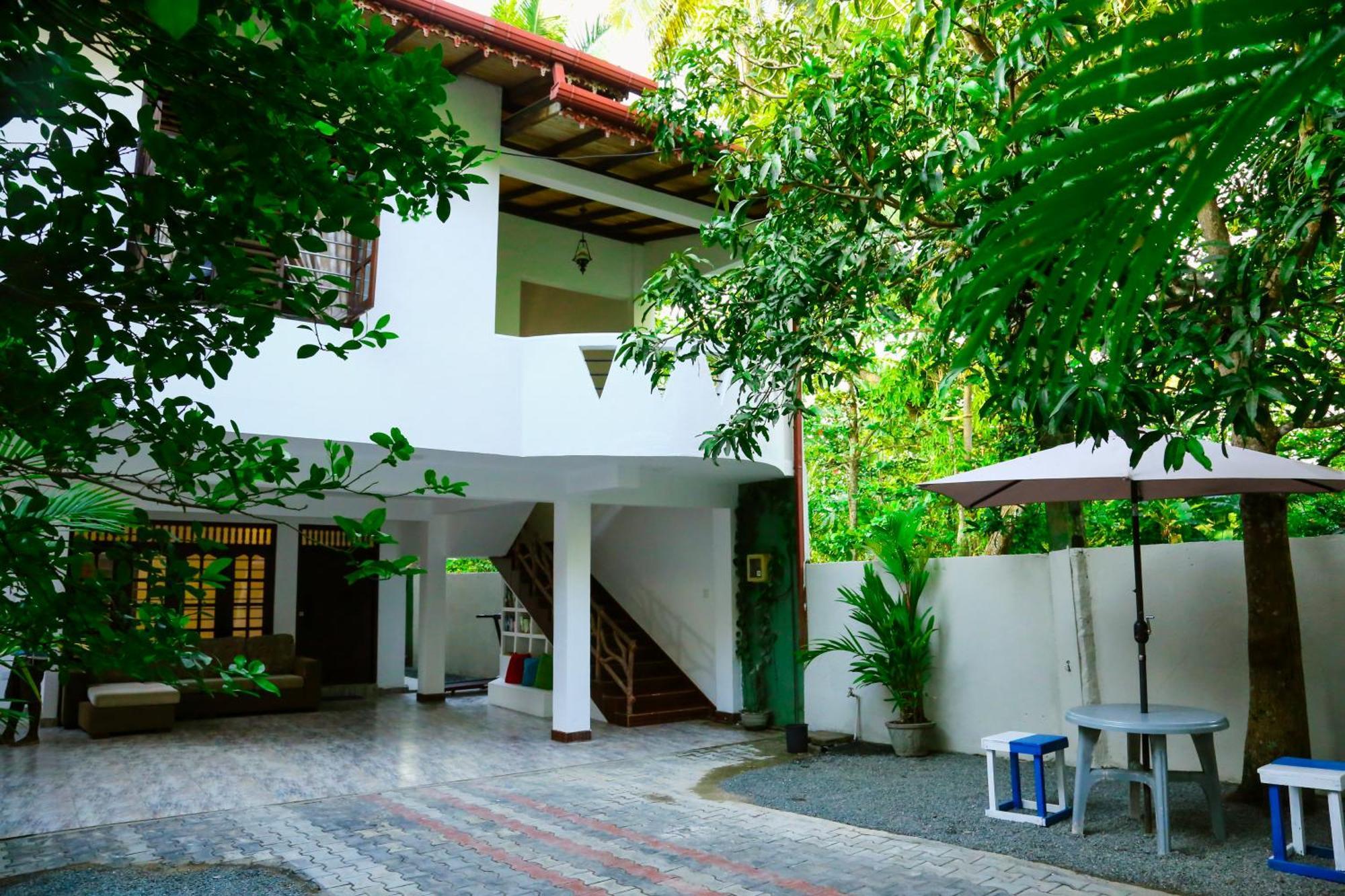 Eden Villa Hikkaduwa Buitenkant foto
