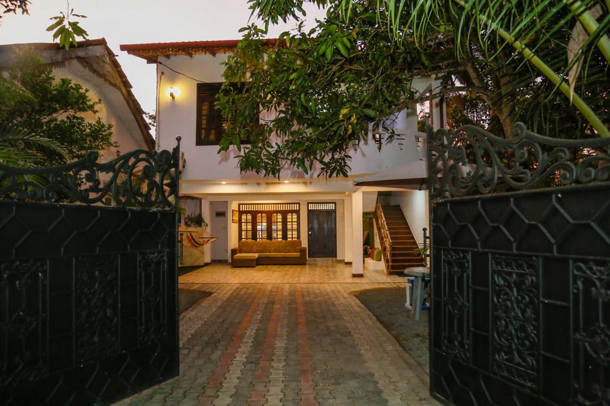 Eden Villa Hikkaduwa Buitenkant foto