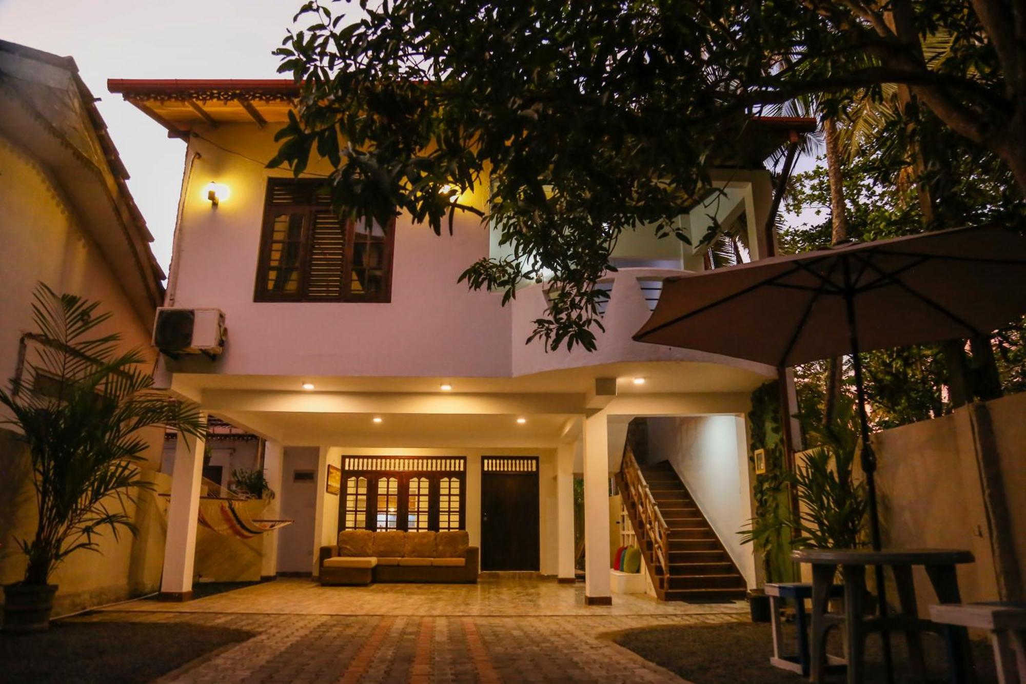 Eden Villa Hikkaduwa Buitenkant foto