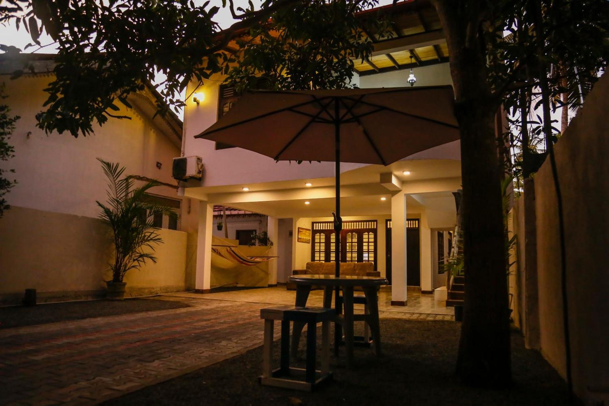 Eden Villa Hikkaduwa Buitenkant foto