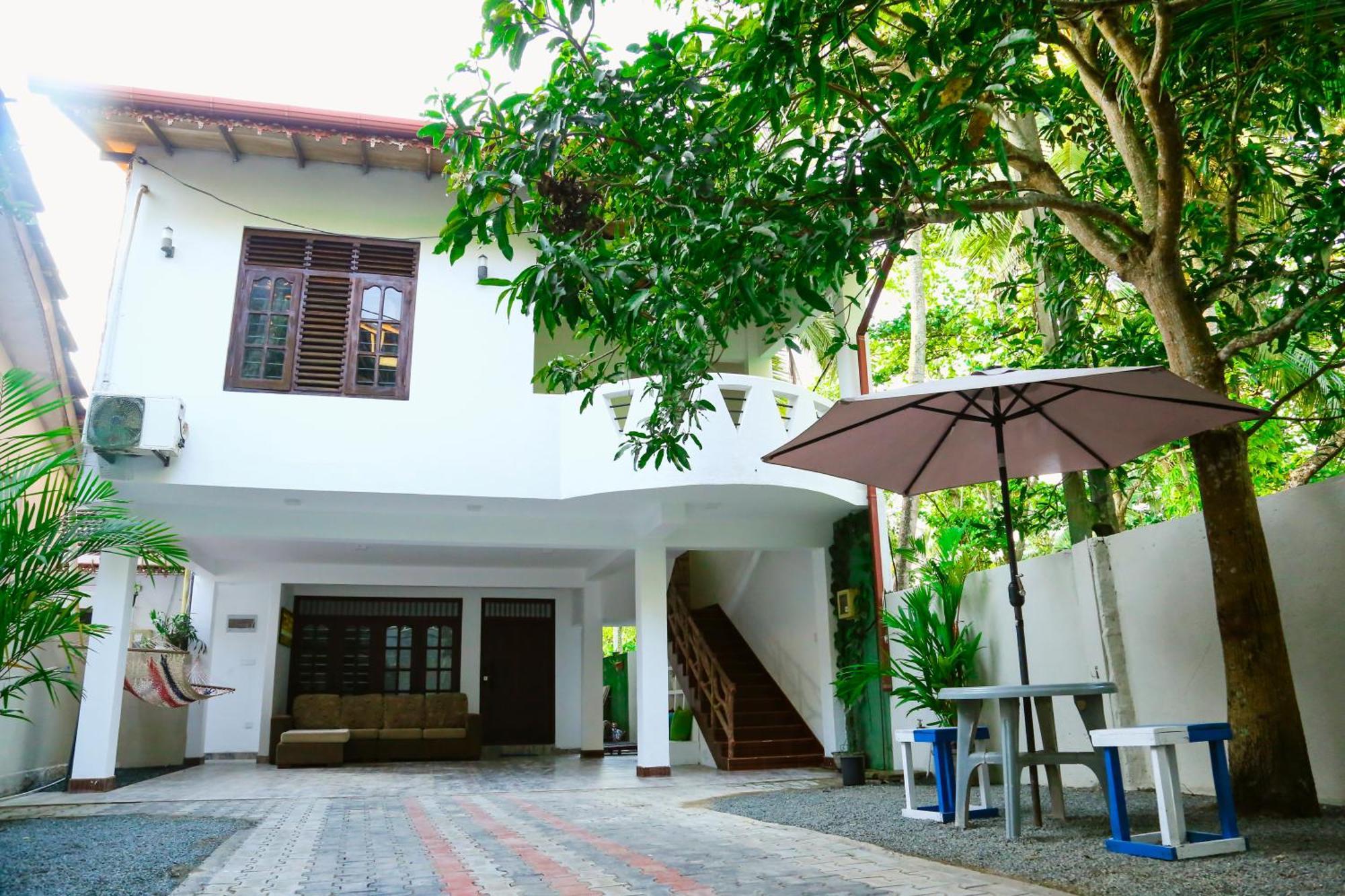 Eden Villa Hikkaduwa Buitenkant foto